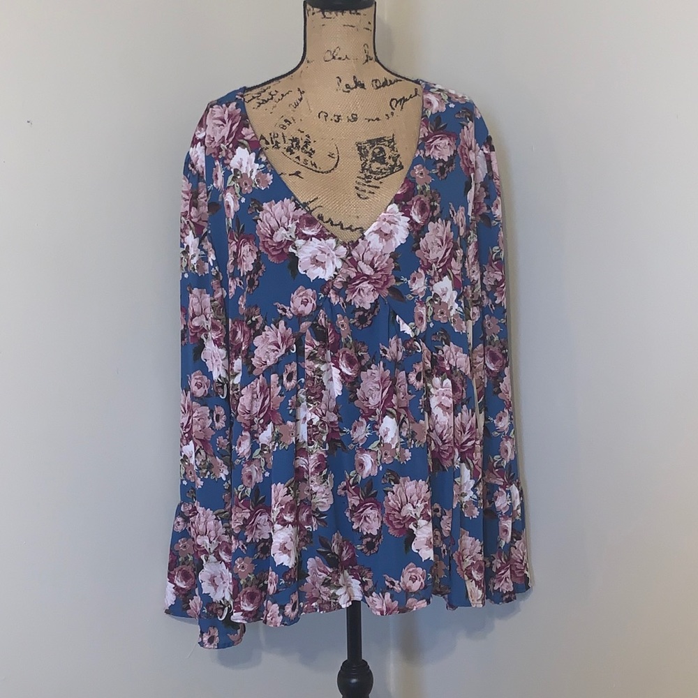 NWT A Beautiful Soul Floral Blouse